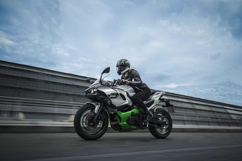 Kawasaki introduceert revolutionaire Ninja 7 Hybrid